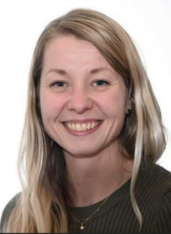 vaalean naisen kasvokuva