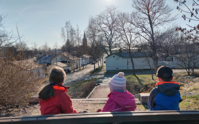 Lapset ihailevat kaupunkia