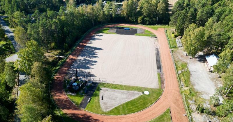 Kalannin urheilukenttä kuvattuna yläilmoista